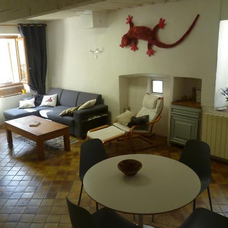 Une Maison Dans Le Village Ribiers Экстерьер фото