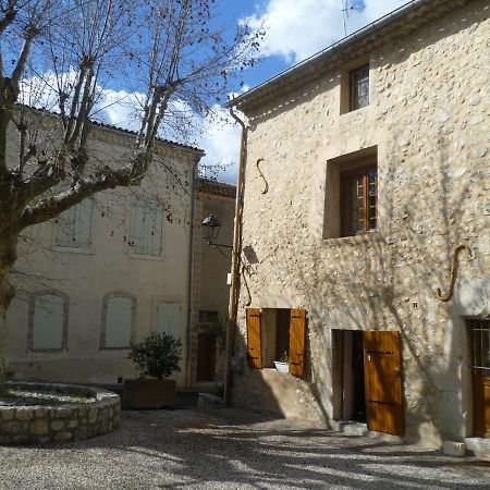 Une Maison Dans Le Village Ribiers Экстерьер фото
