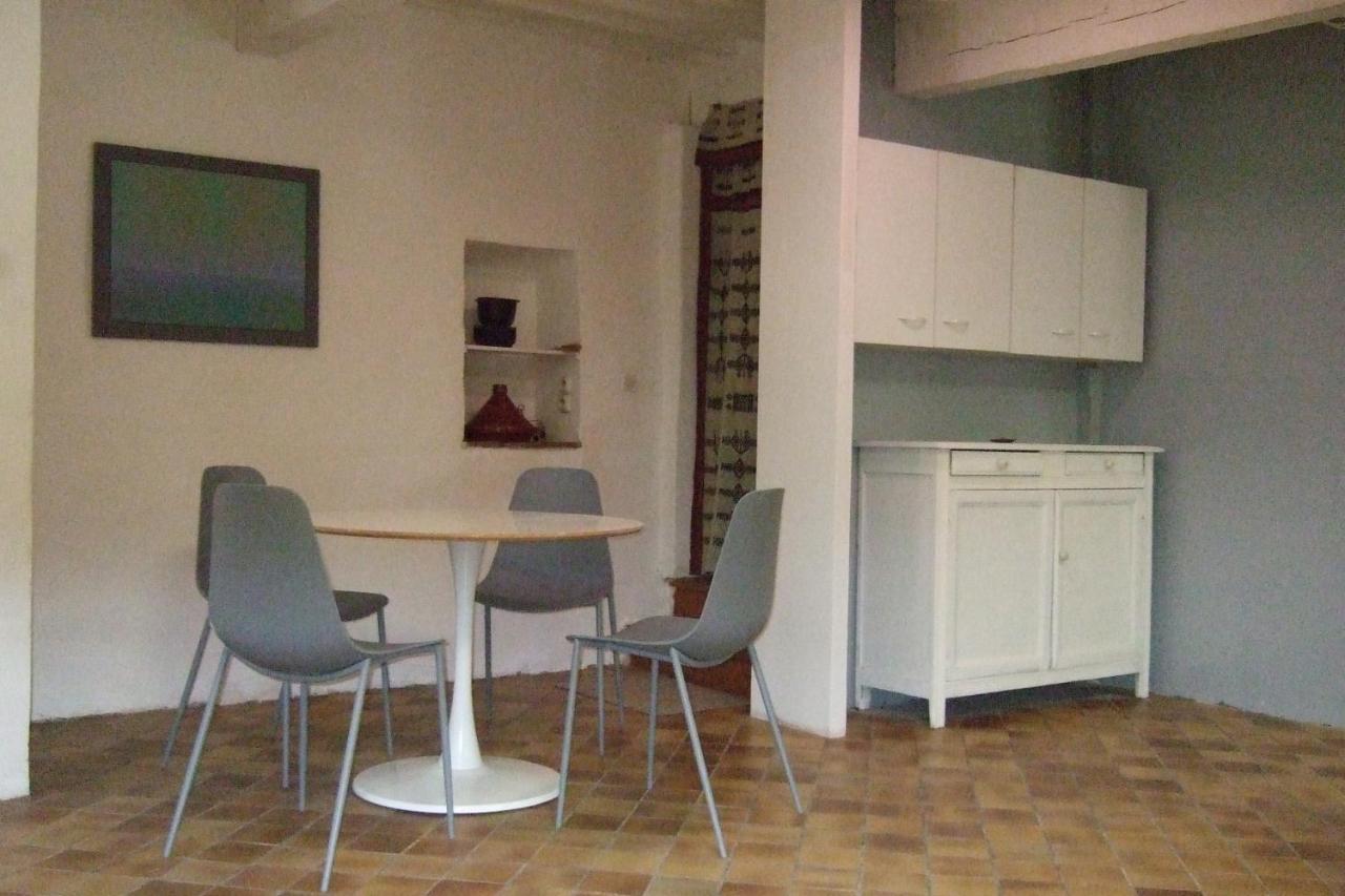 Une Maison Dans Le Village Ribiers Экстерьер фото