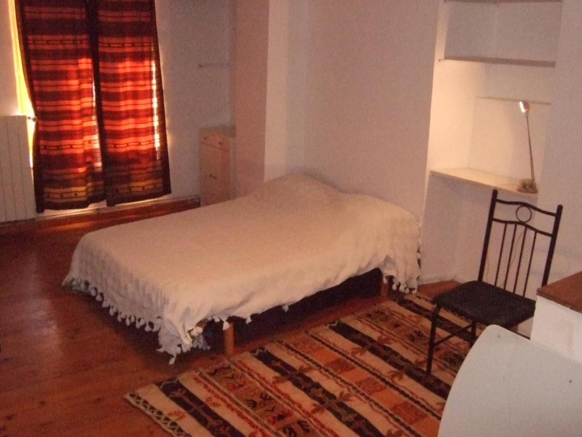 Une Maison Dans Le Village Ribiers Экстерьер фото