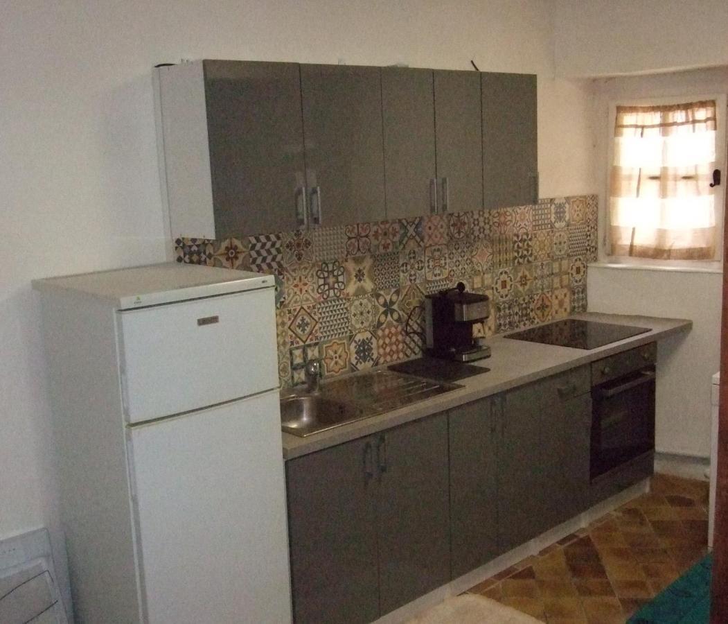 Une Maison Dans Le Village Ribiers Экстерьер фото
