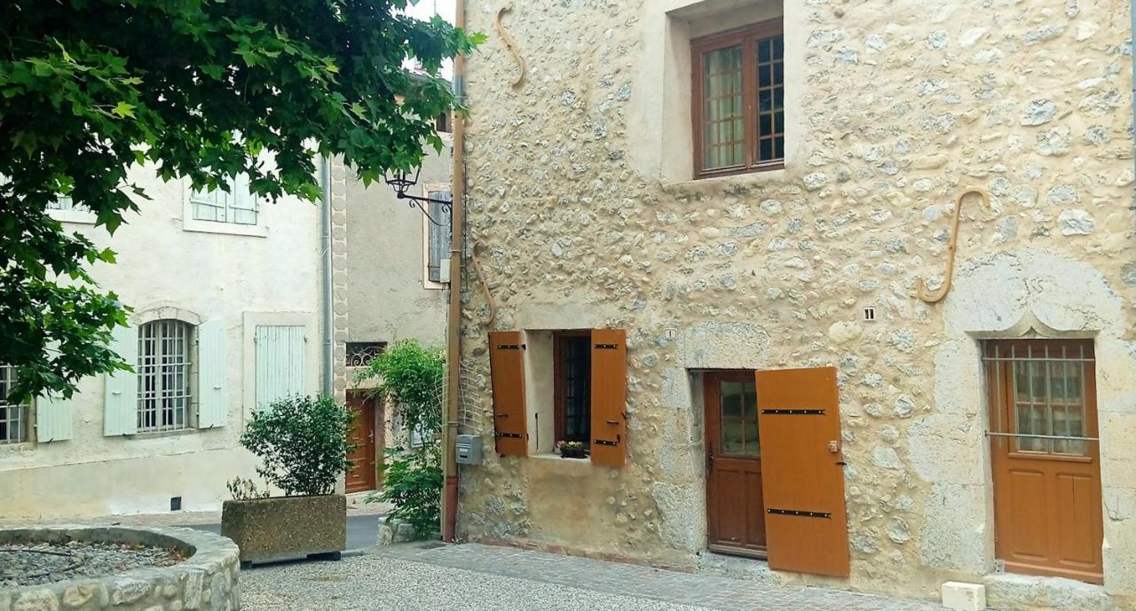 Une Maison Dans Le Village Ribiers Экстерьер фото