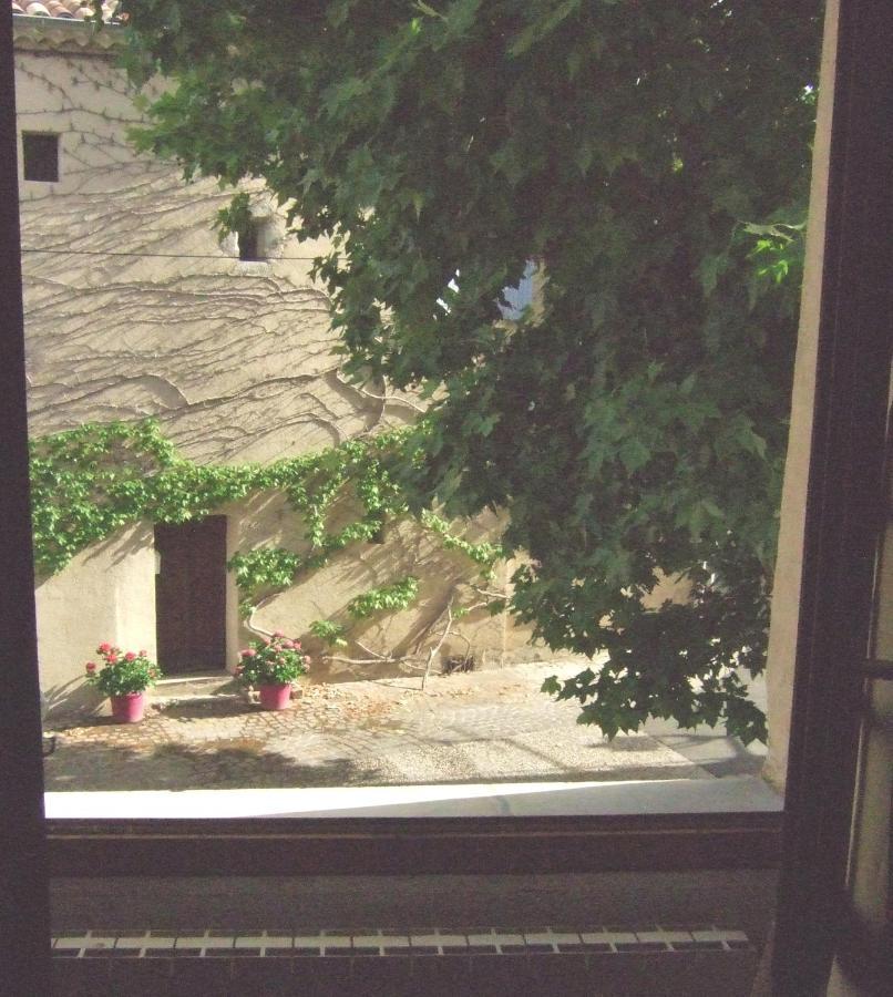Une Maison Dans Le Village Ribiers Экстерьер фото
