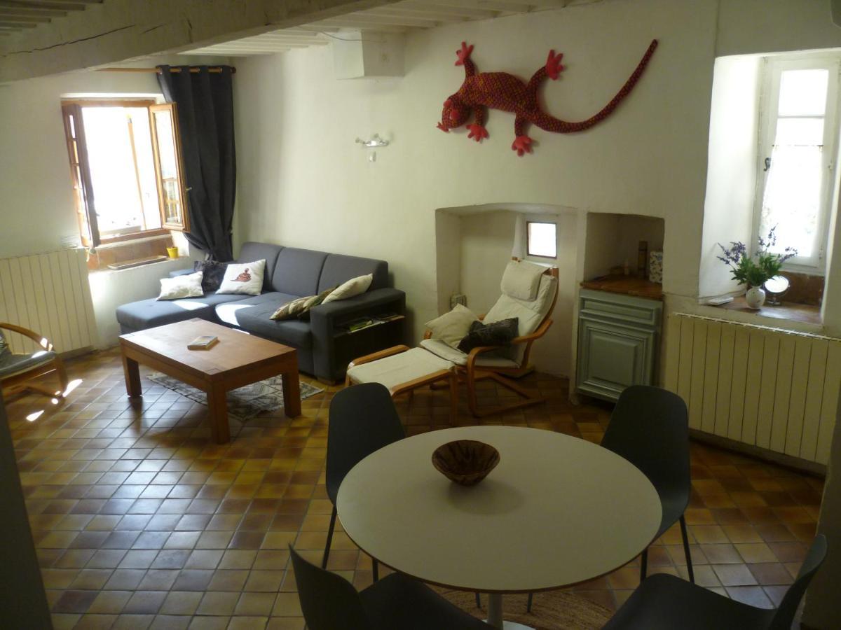 Une Maison Dans Le Village Ribiers Экстерьер фото