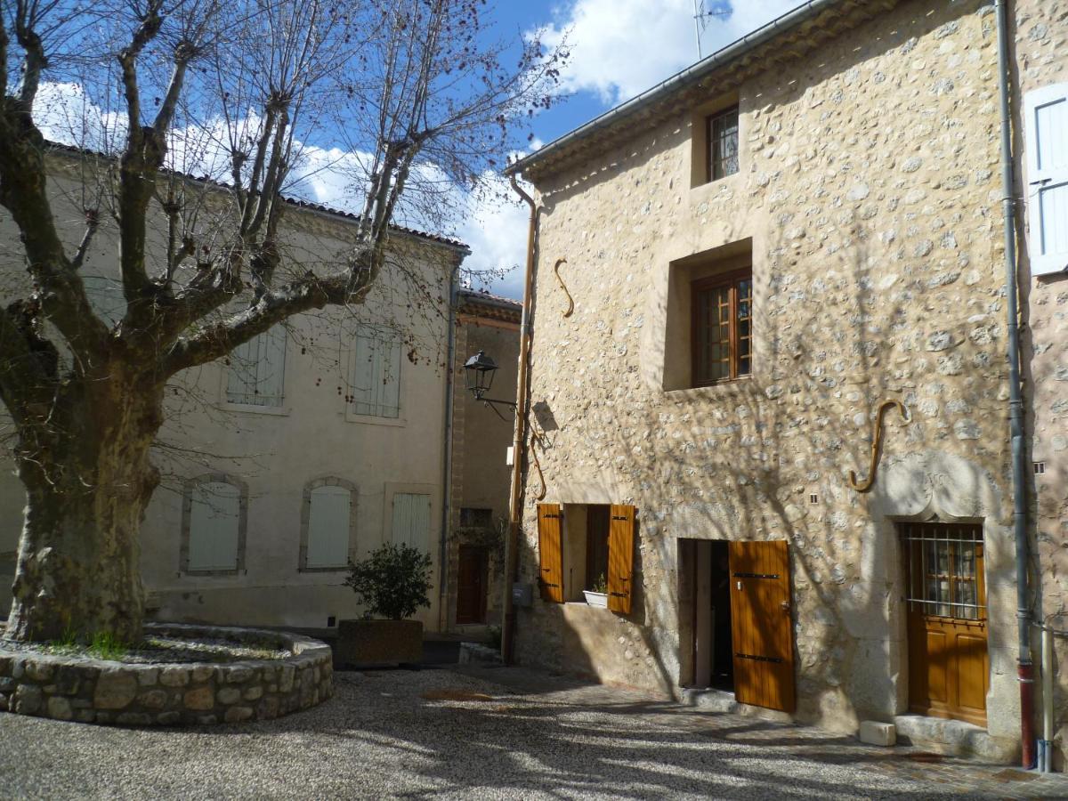 Une Maison Dans Le Village Ribiers Экстерьер фото